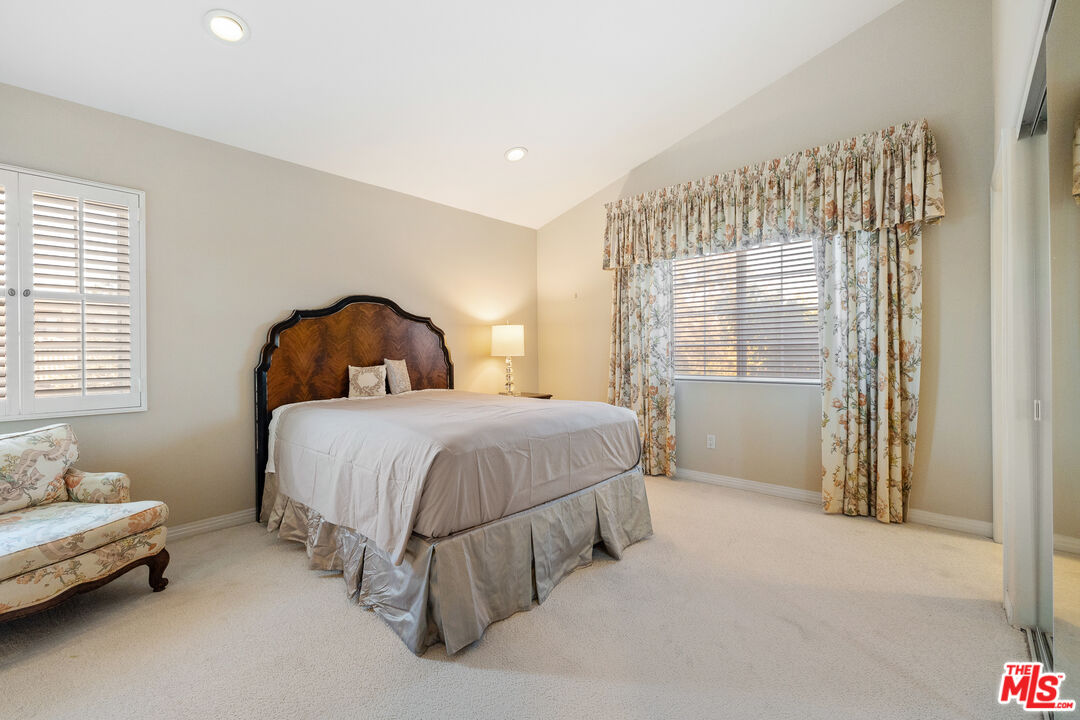 11760 Riverside Dr Unit: 2