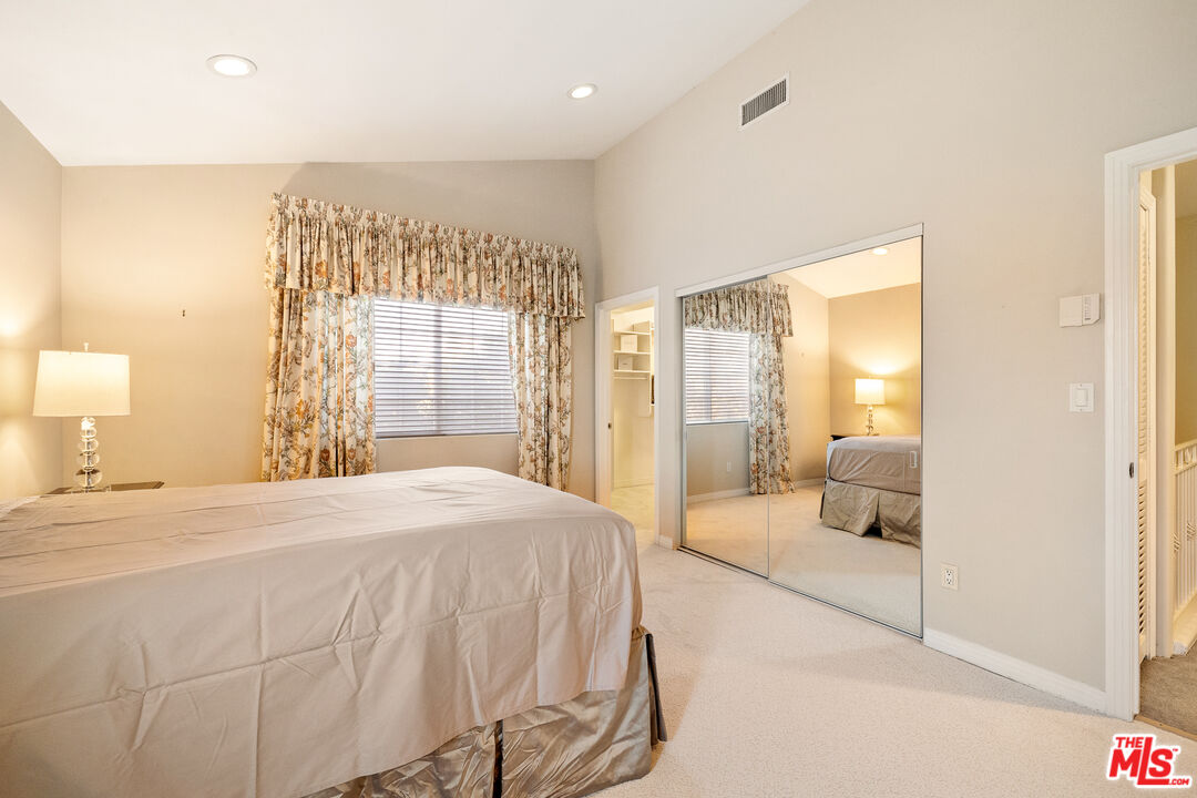 11760 Riverside Dr Unit: 2