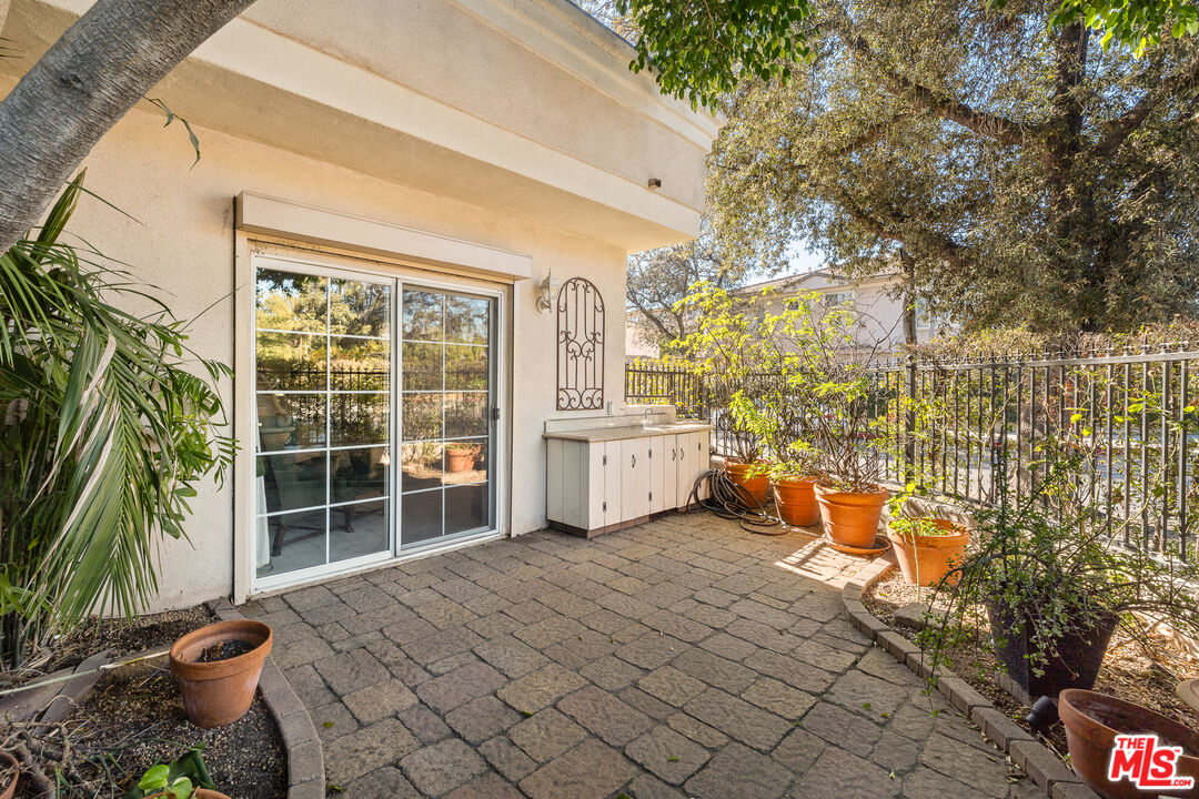 11760 Riverside Dr Unit: 2