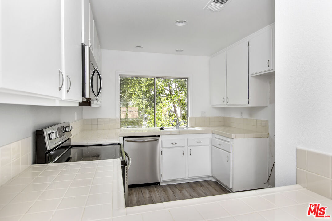 19547 Rinaldi St Unit: 32