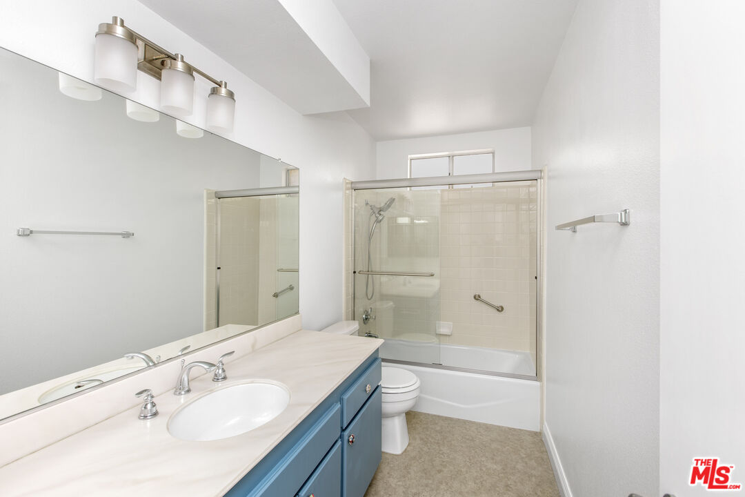 19547 Rinaldi St Unit: 32