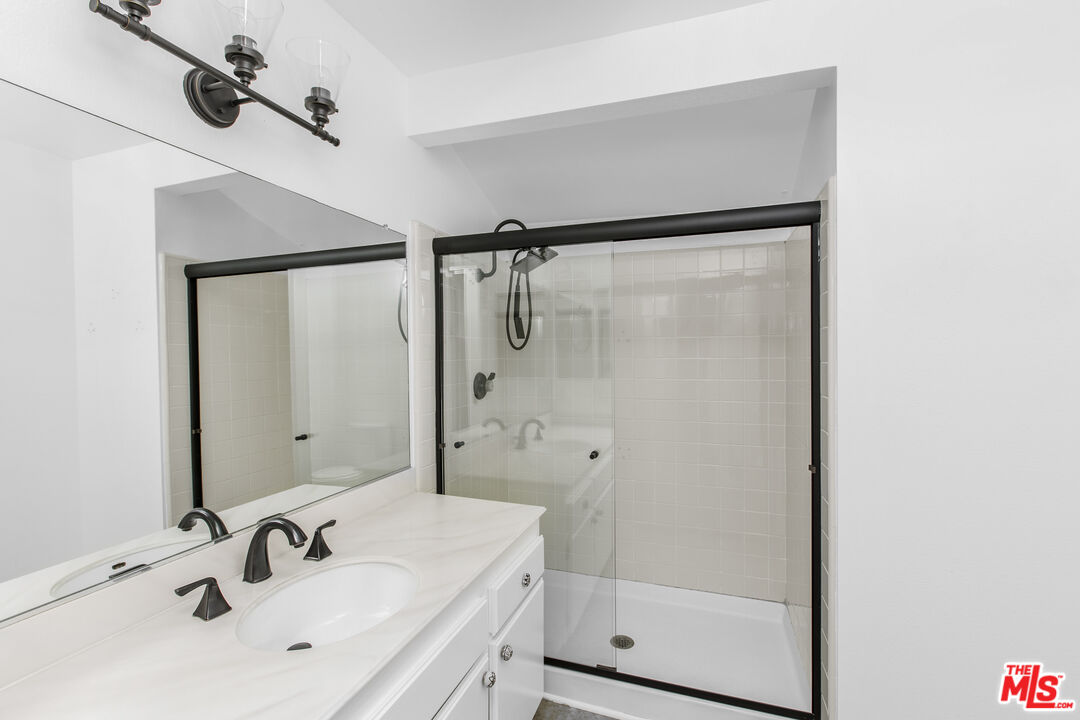 19547 Rinaldi St Unit: 32