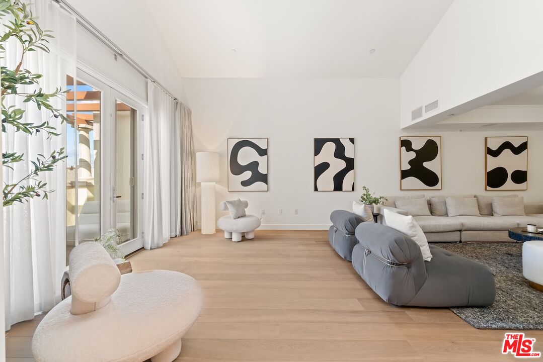 261 S Reeves Unit: PH6