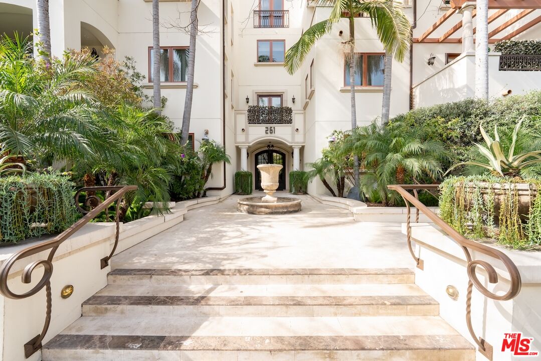 261 S Reeves Unit: PH6