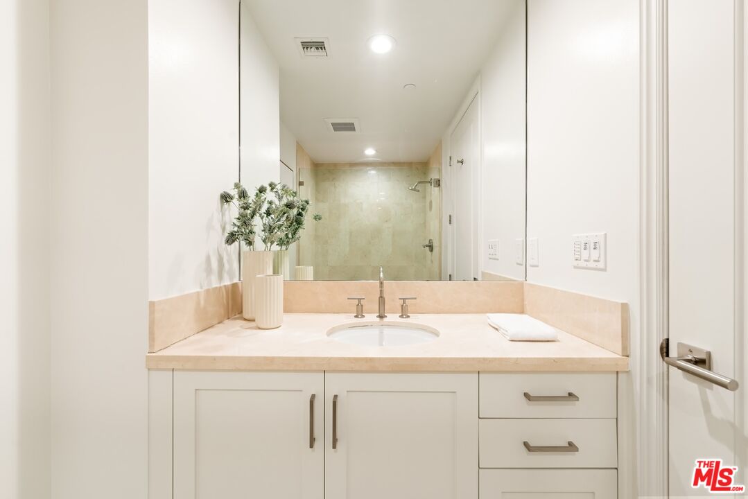 261 S Reeves Unit: PH6