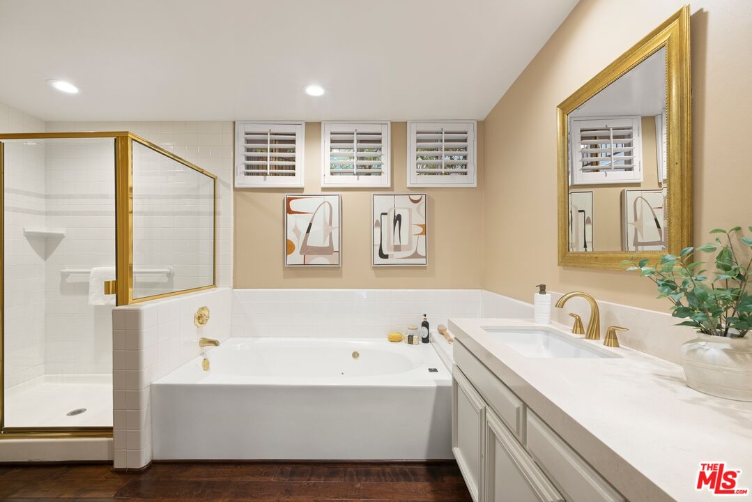 12633 Moorpark St Unit: 103