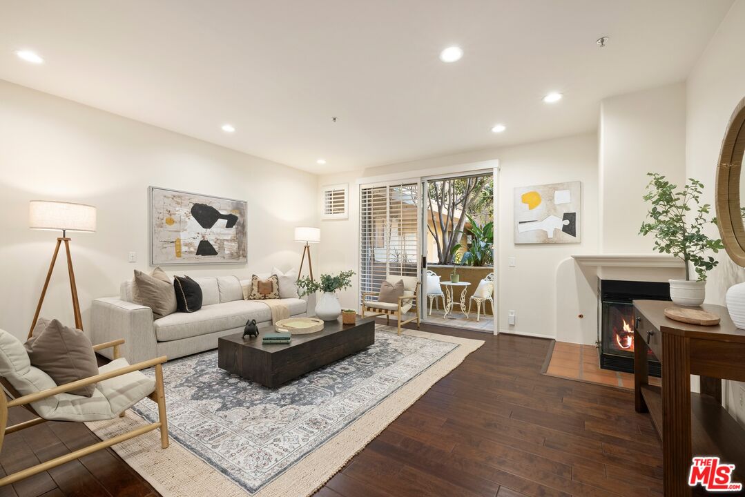 12633 Moorpark St Unit: 103