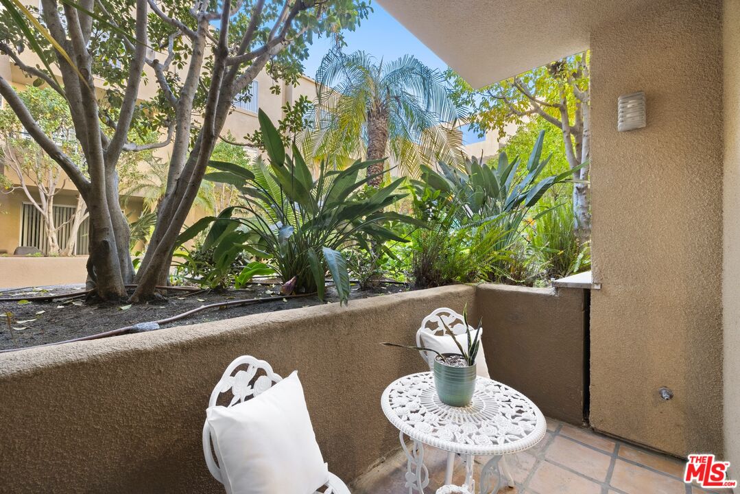 12633 Moorpark St Unit: 103