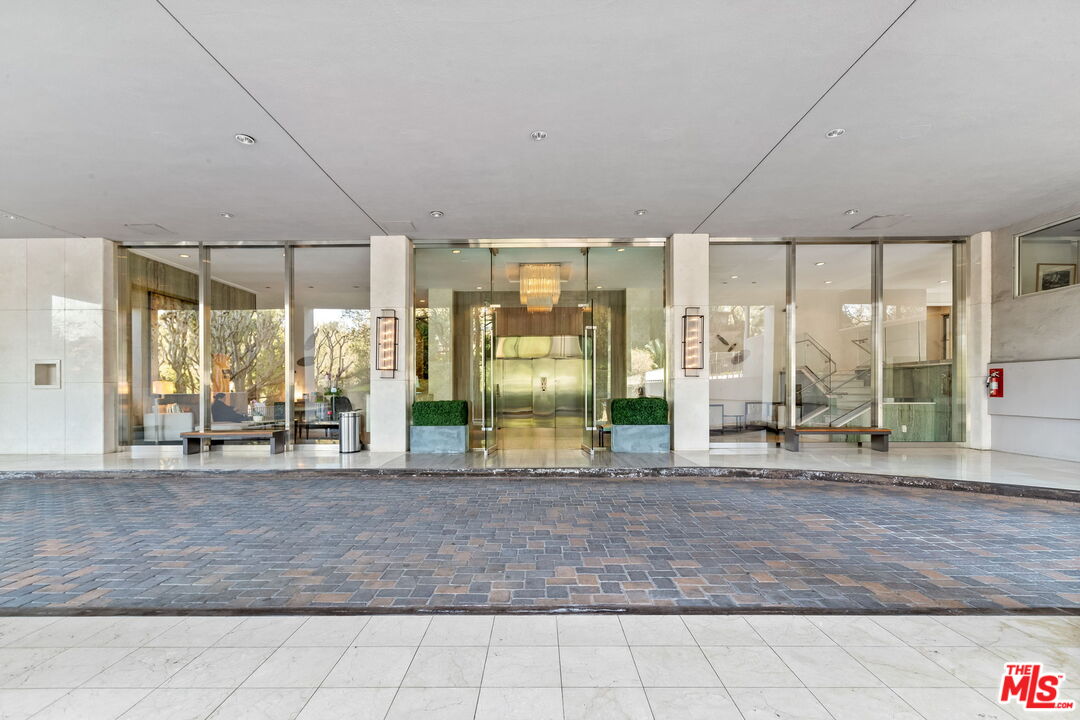 875 Comstock Ave Unit: 4C