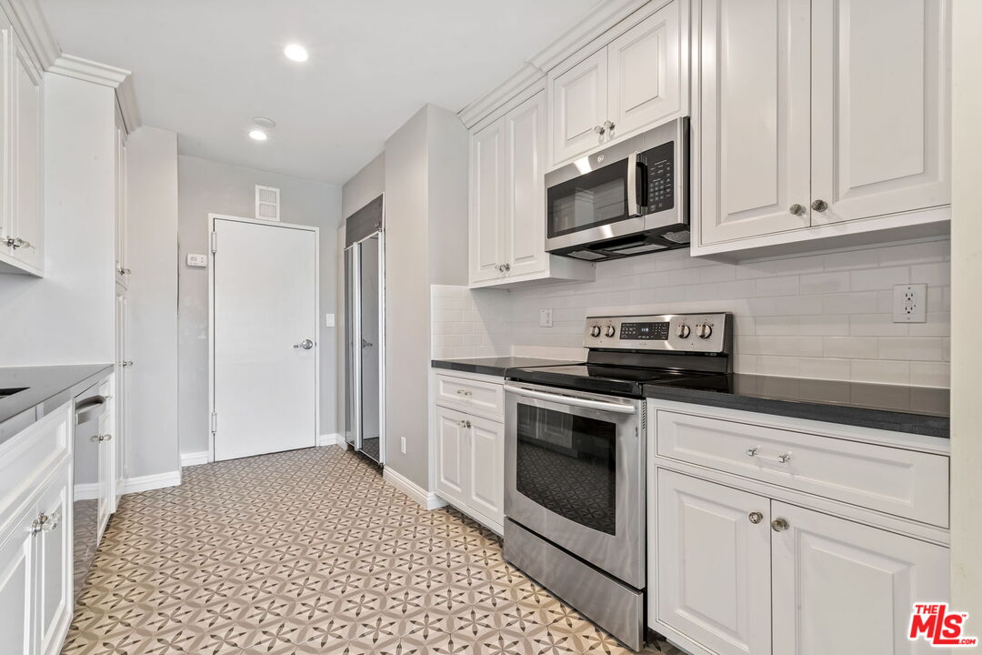 875 Comstock Ave Unit: 4C