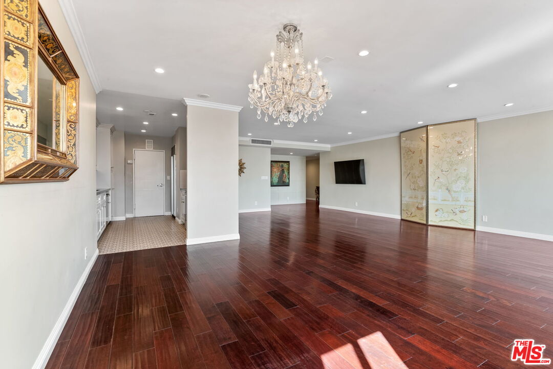 875 Comstock Ave Unit: 4C