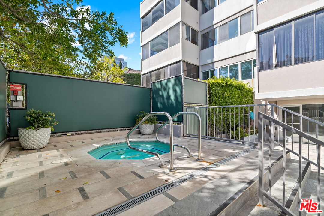 875 Comstock Ave Unit: 4C