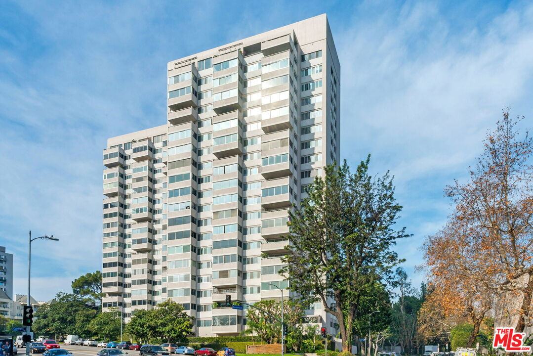 875 Comstock Ave Unit: 4C