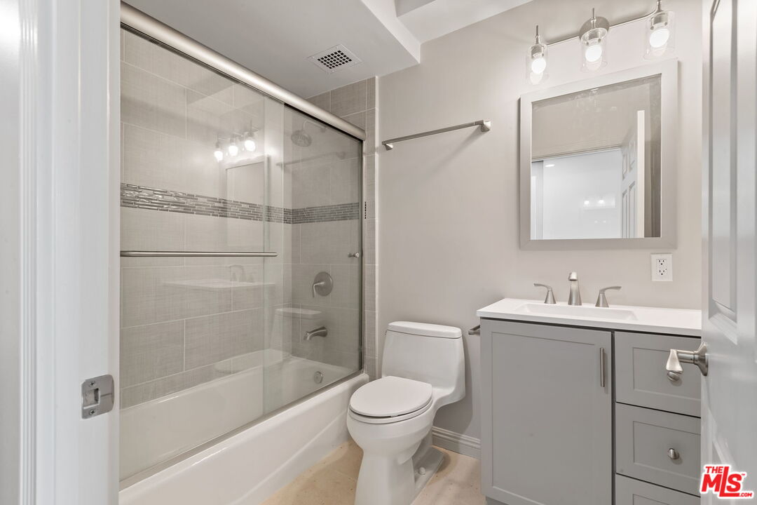 875 Comstock Ave Unit: 4C