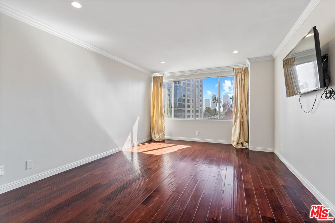 875 Comstock Ave Unit: 4C