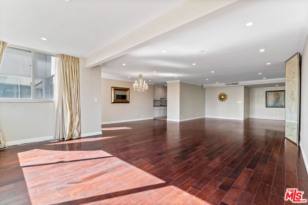 875 Comstock Ave Unit: 4C