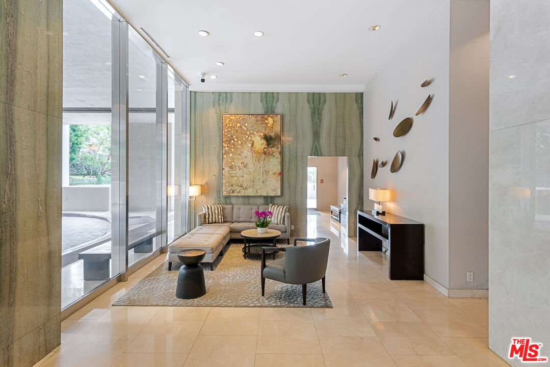 875 Comstock Ave Unit: 4C