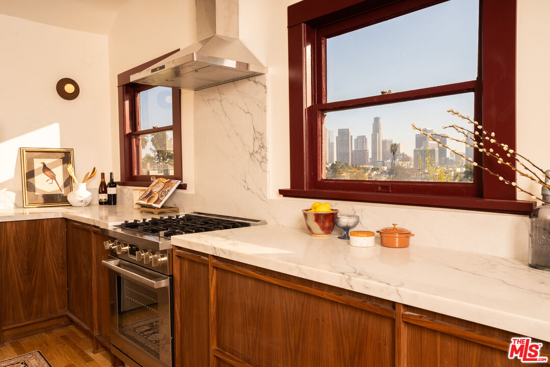 1093 W Kensington Rd