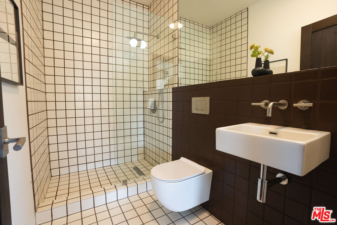 1093 W Kensington Rd