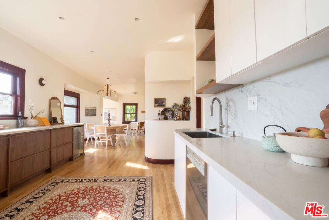 1093 W Kensington Rd