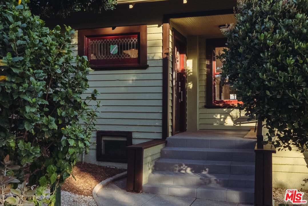 1093 W Kensington Rd