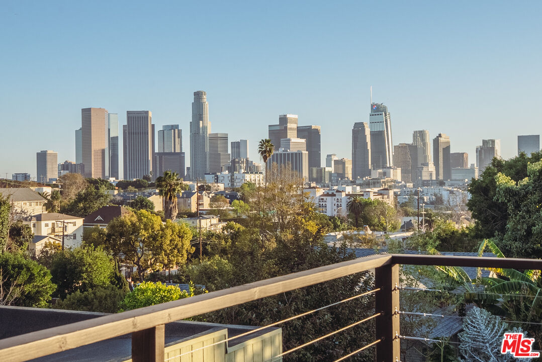 1093 W Kensington Rd