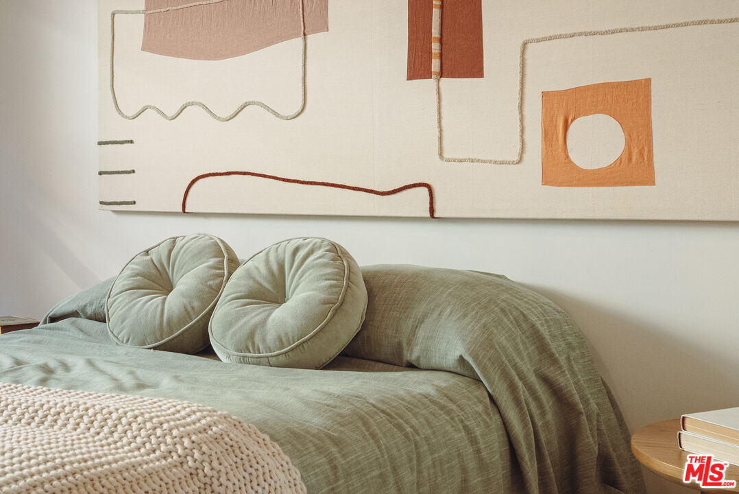 1093 W Kensington Rd