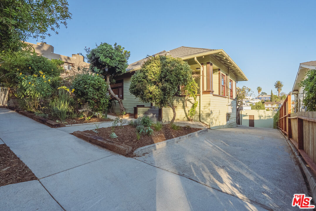 1093 W Kensington Rd