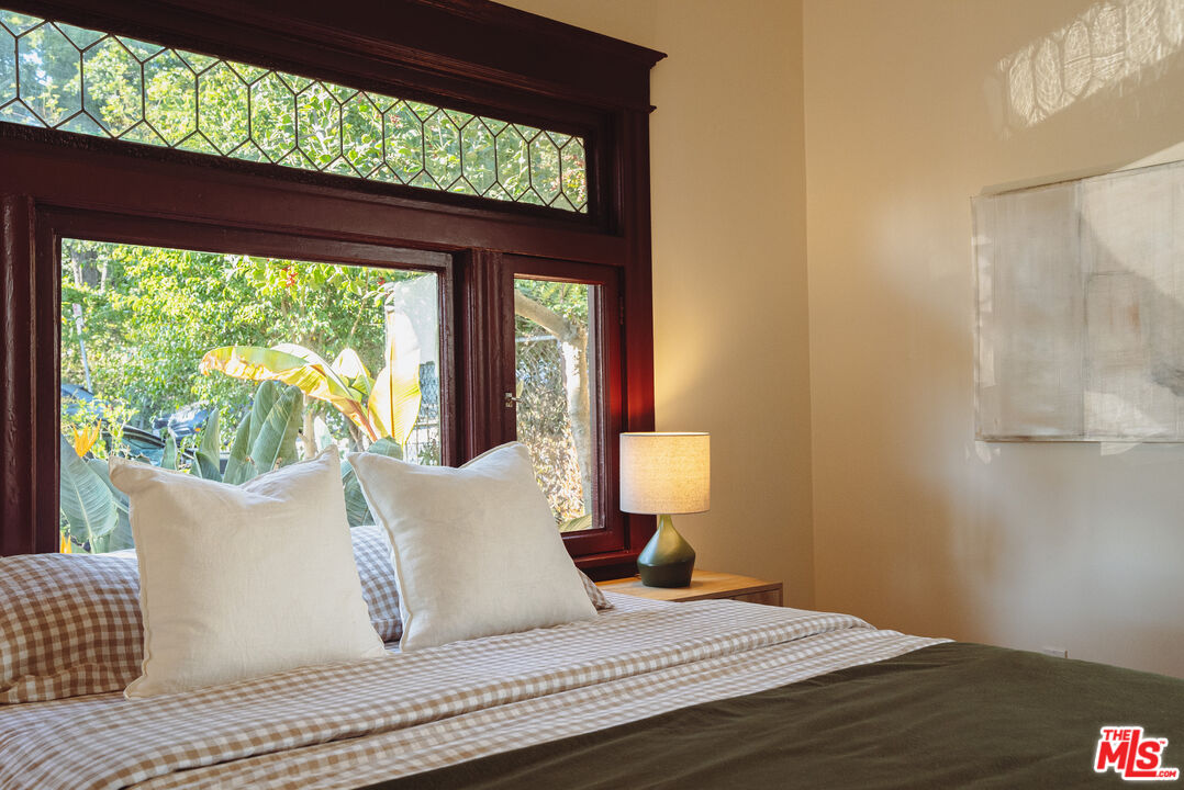 1093 W Kensington Rd