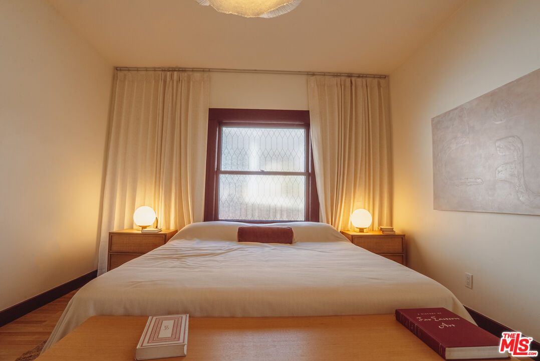 1093 W Kensington Rd