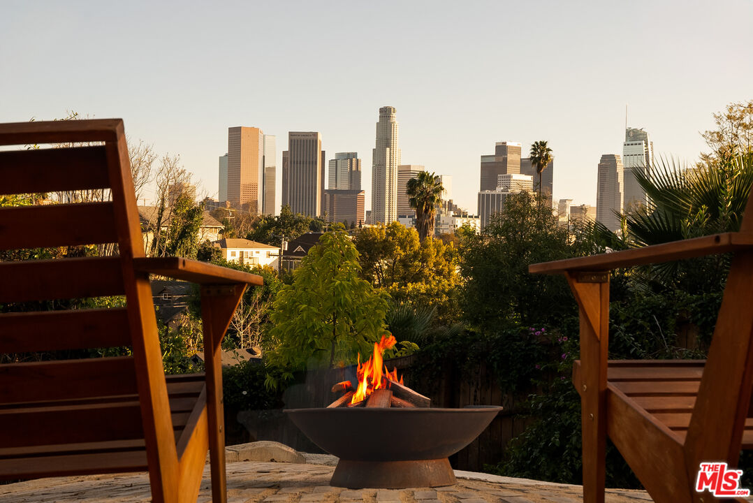 1093 W Kensington Rd