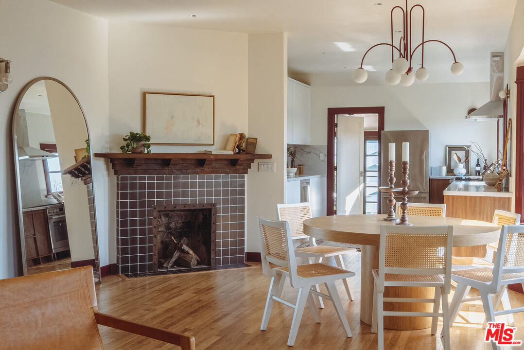 1093 W Kensington Rd