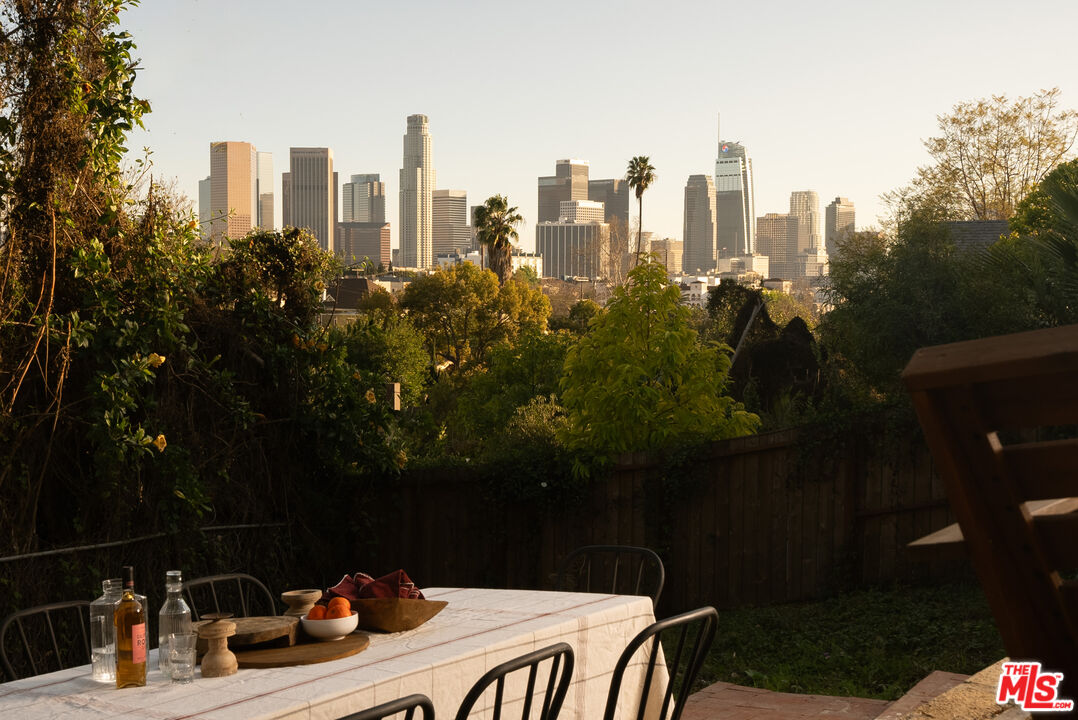 1093 W Kensington Rd