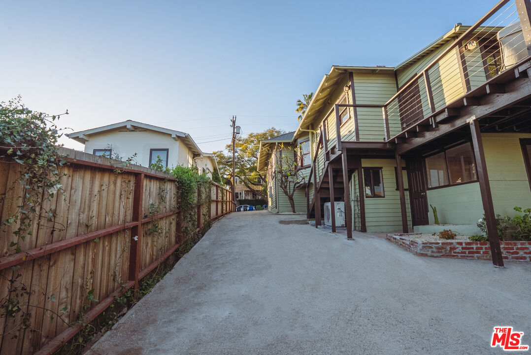 1093 W Kensington Rd