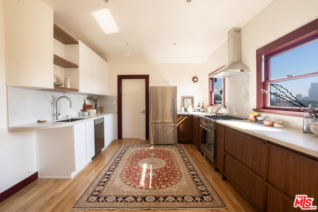 1093 W Kensington Rd