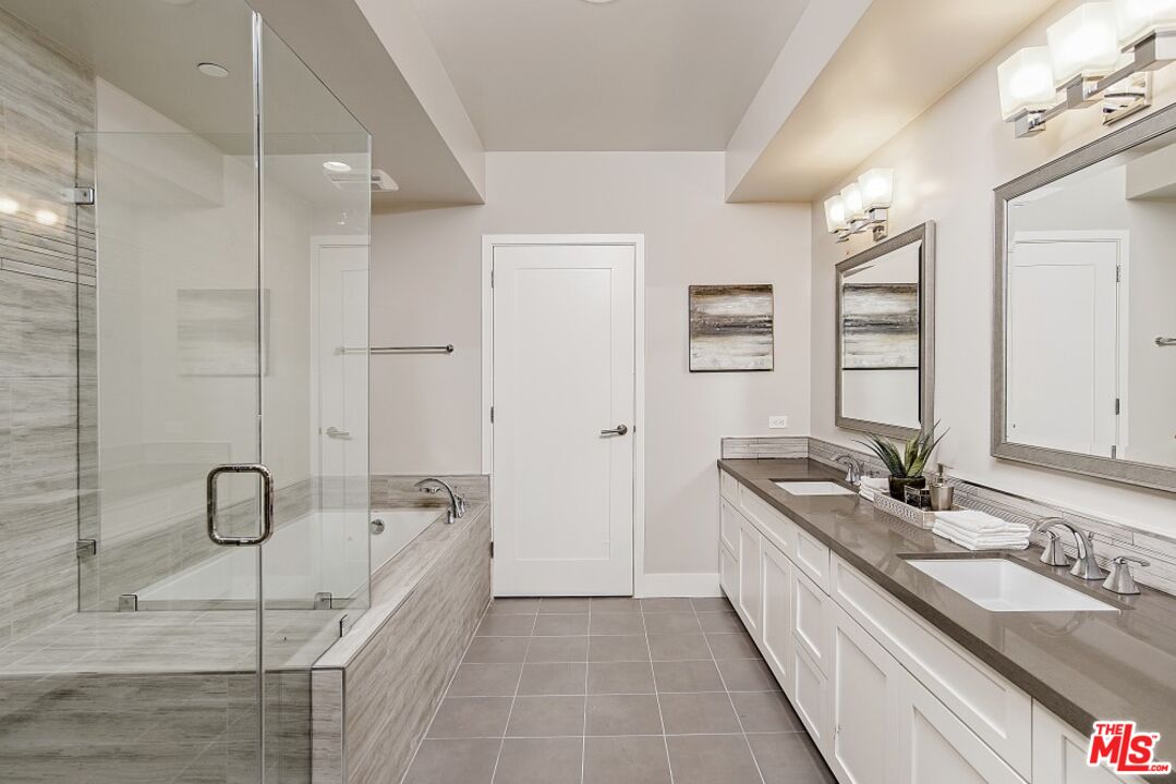 313 S Reeves Dr Unit: 201