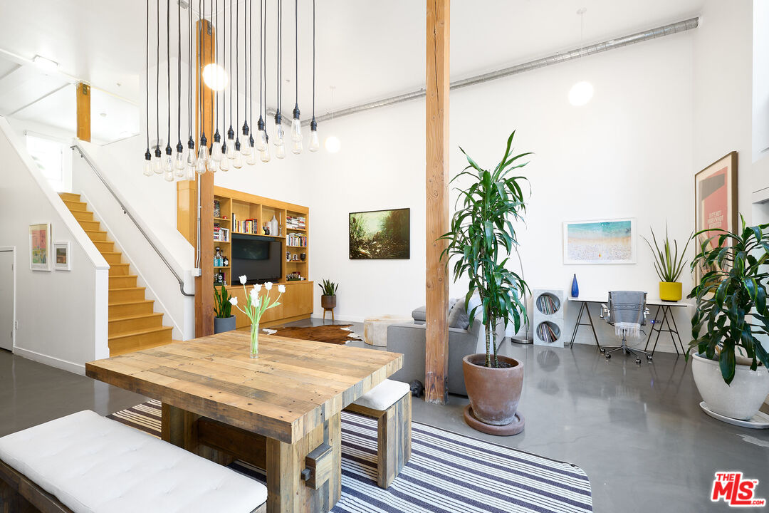 4215 Glencoe Ave Unit: 102