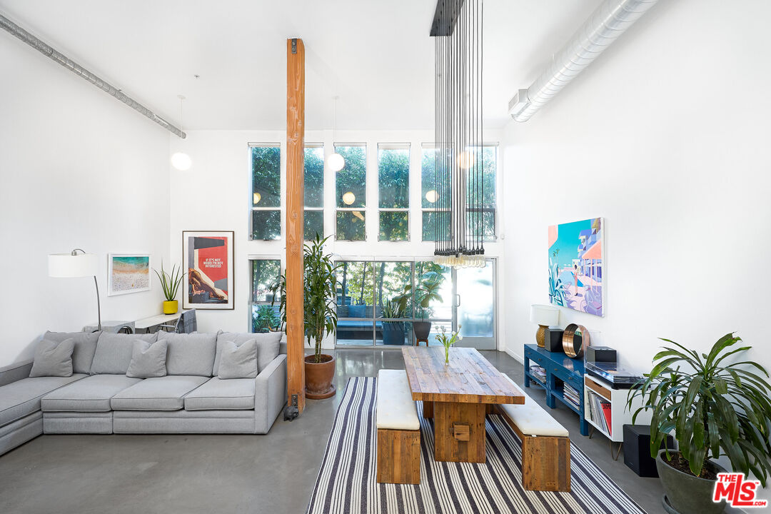 4215 Glencoe Ave Unit: 102