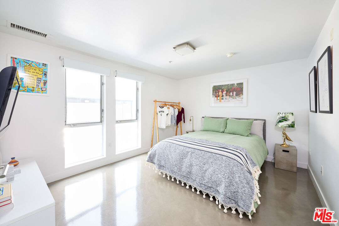 4215 Glencoe Ave Unit: 102