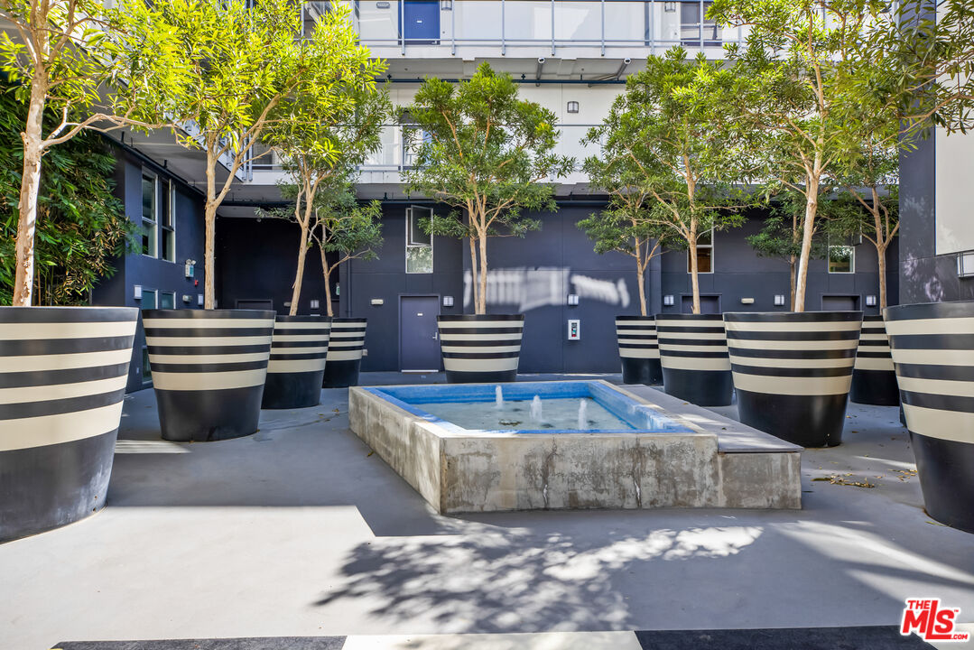 4215 Glencoe Ave Unit: 102