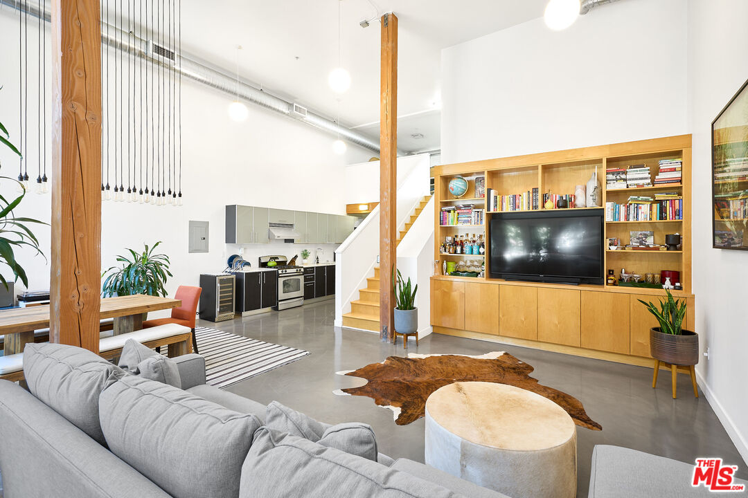 4215 Glencoe Ave Unit: 102