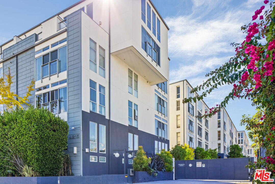 4215 Glencoe Ave Unit: 102