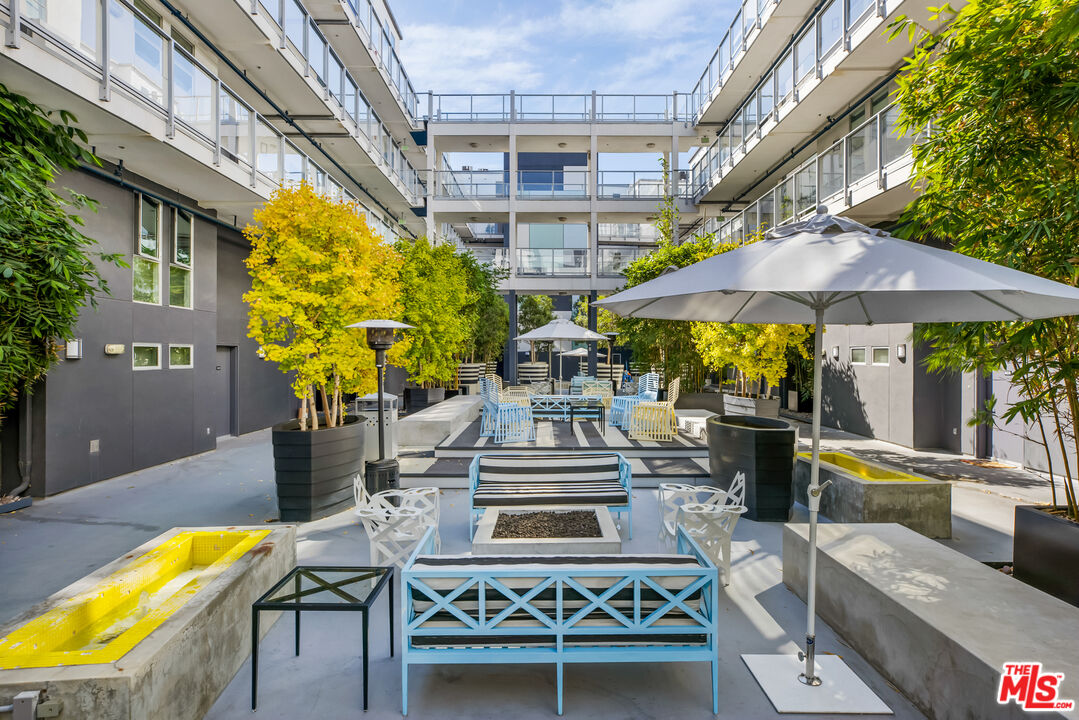 4215 Glencoe Ave Unit: 102