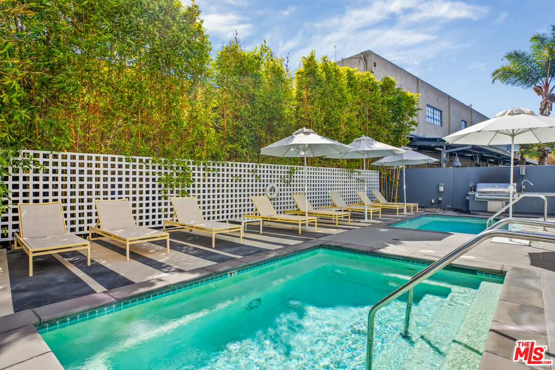 4215 Glencoe Ave Unit: 102