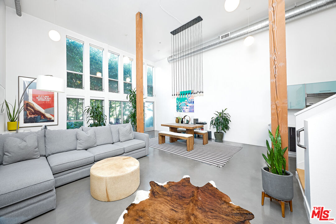 4215 Glencoe Ave Unit: 102