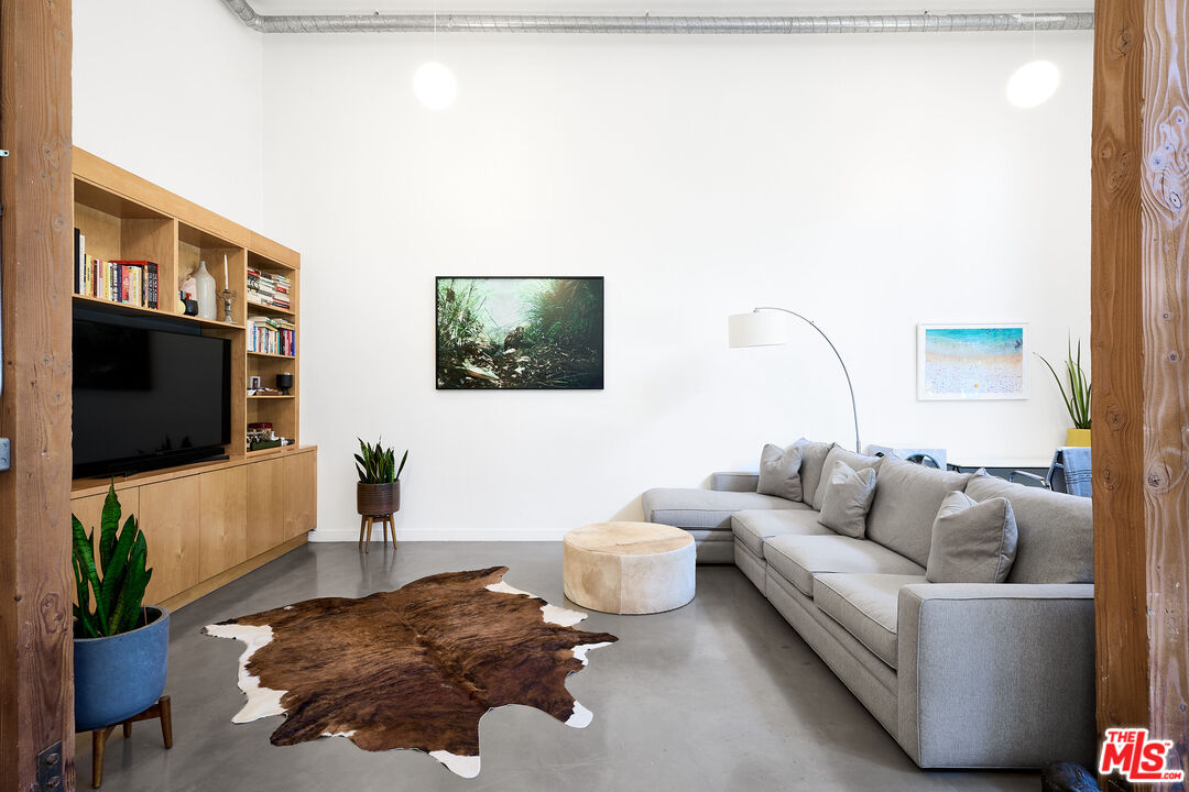 4215 Glencoe Ave Unit: 102