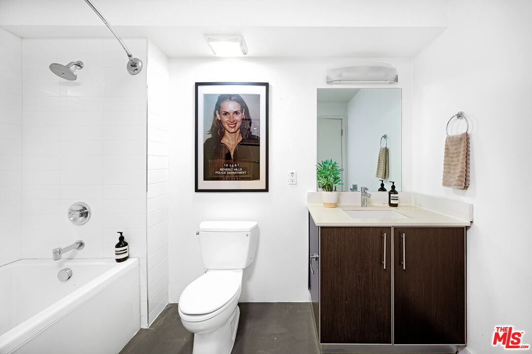 4215 Glencoe Ave Unit: 102