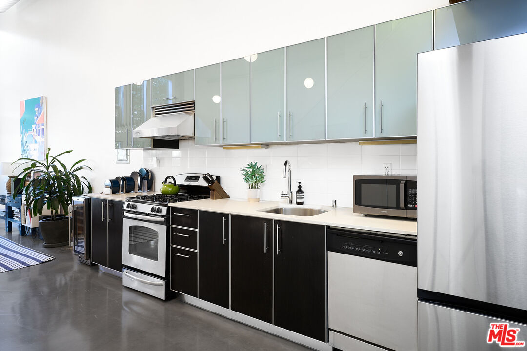 4215 Glencoe Ave Unit: 102