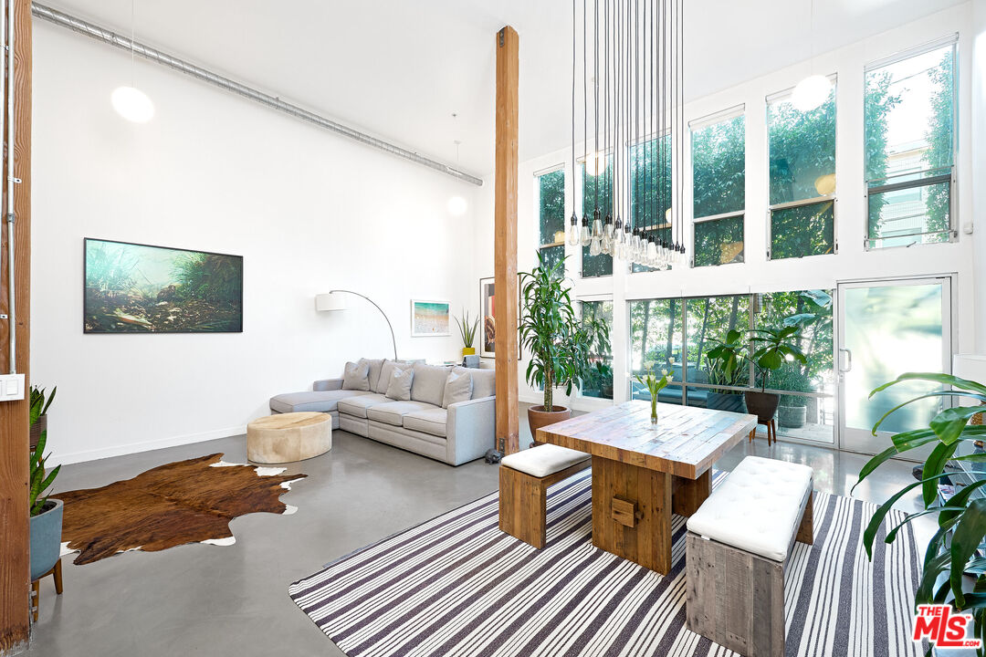 4215 Glencoe Ave Unit: 102