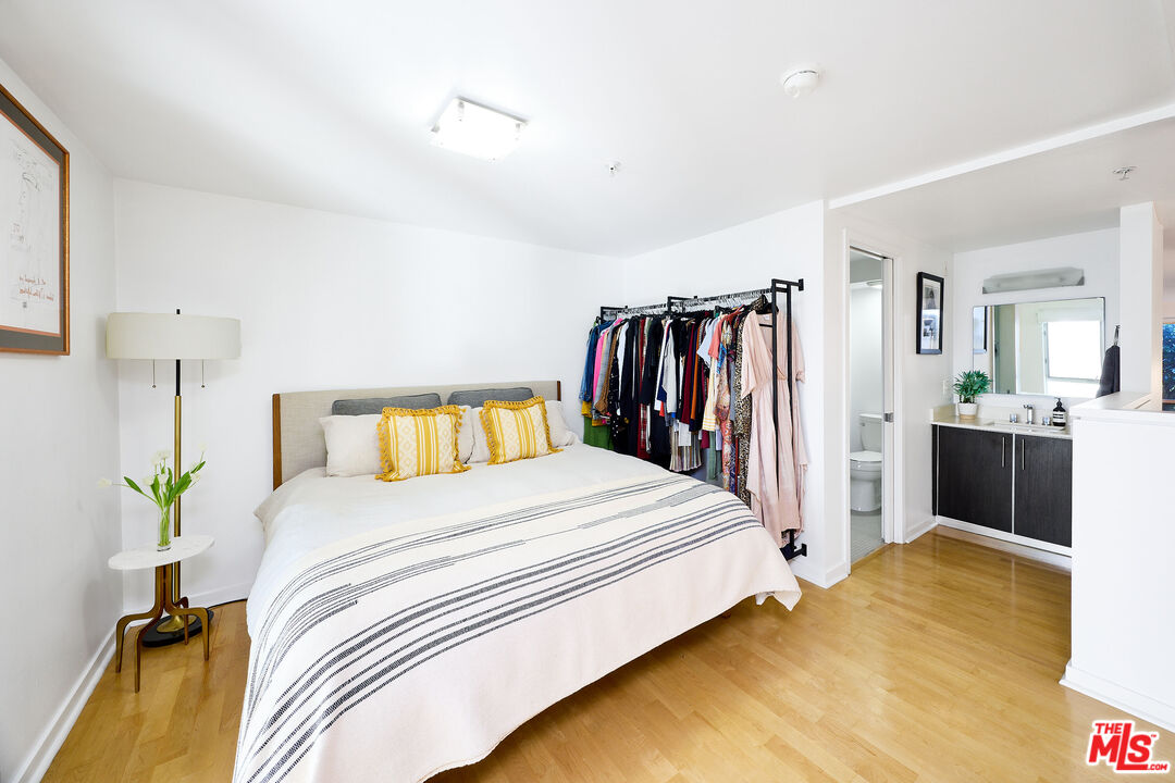 4215 Glencoe Ave Unit: 102